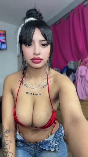 @Anaahii1