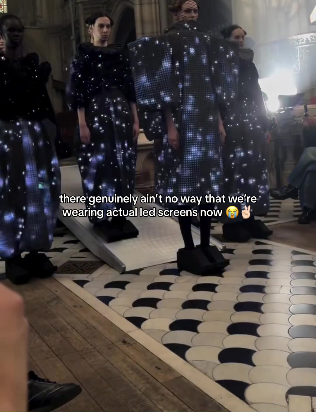 @0fftherunway