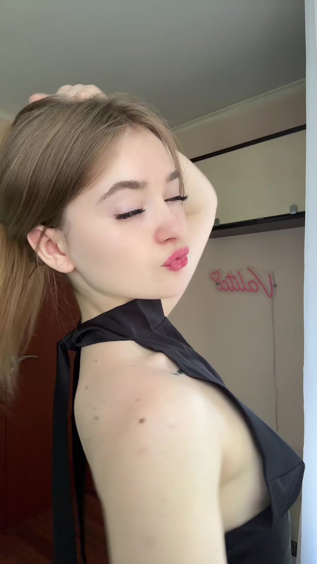 @888