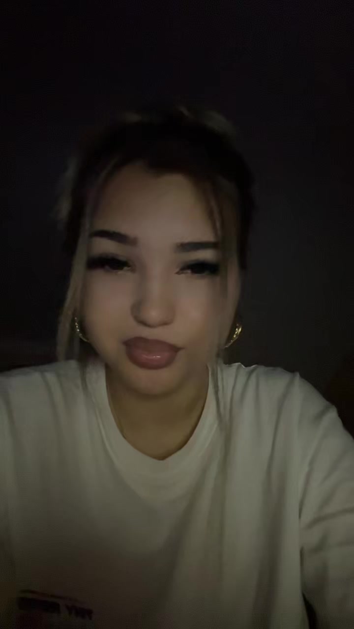 @👱🏼&zwj;♀️