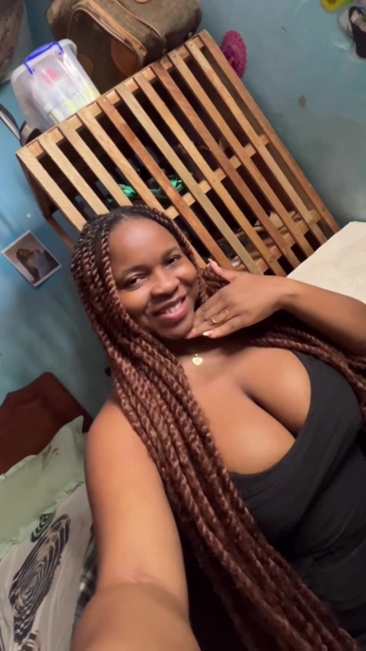 @C H O U X I E 🖤🌚