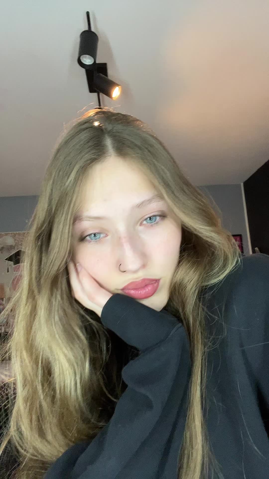 @shestooblunt