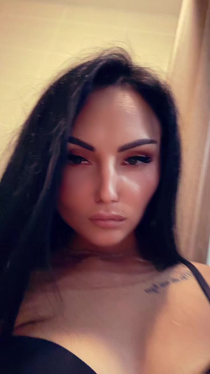 @Helen 🖤