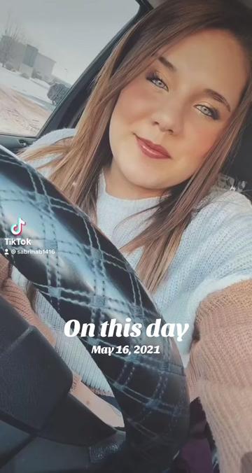 @Sabrina🌻🖤