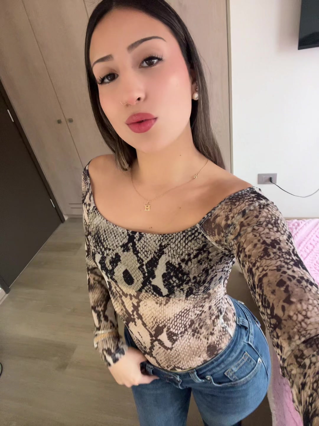 @𝑒𝒻𝑒𝑒𝓁𝑒.𝑒🎀