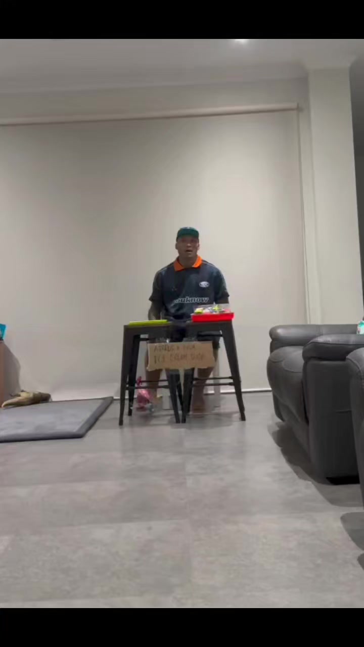 @Rom3y