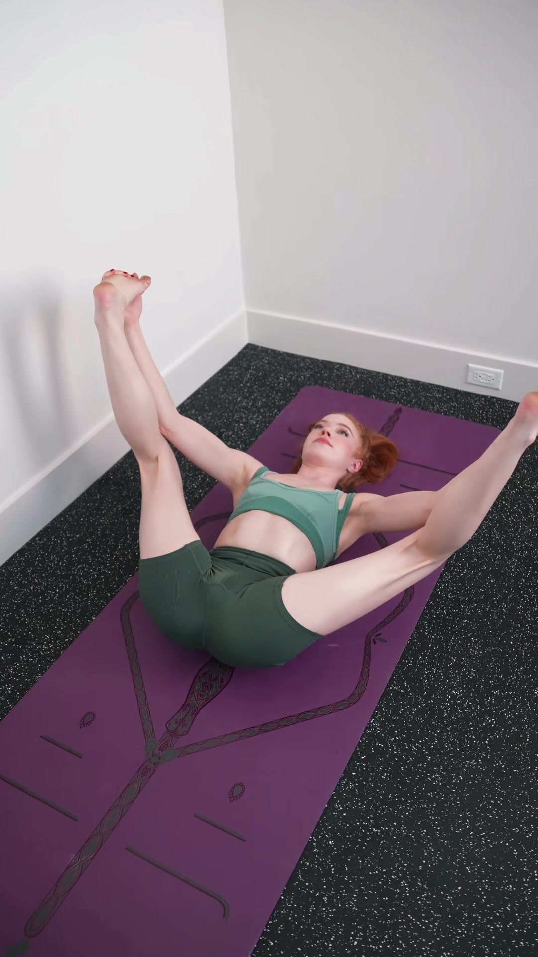 @lilredyoga