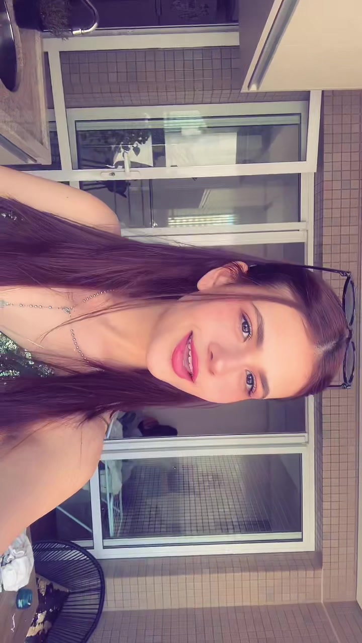 @larissacruzmariano