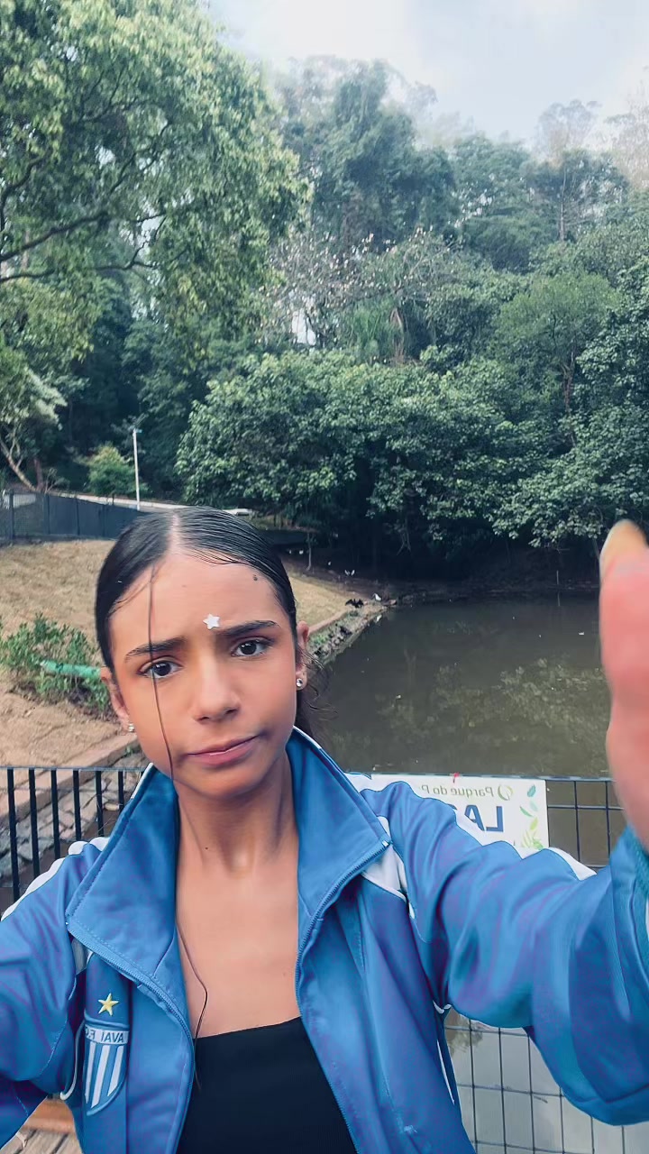 @larafamiliamadrona
