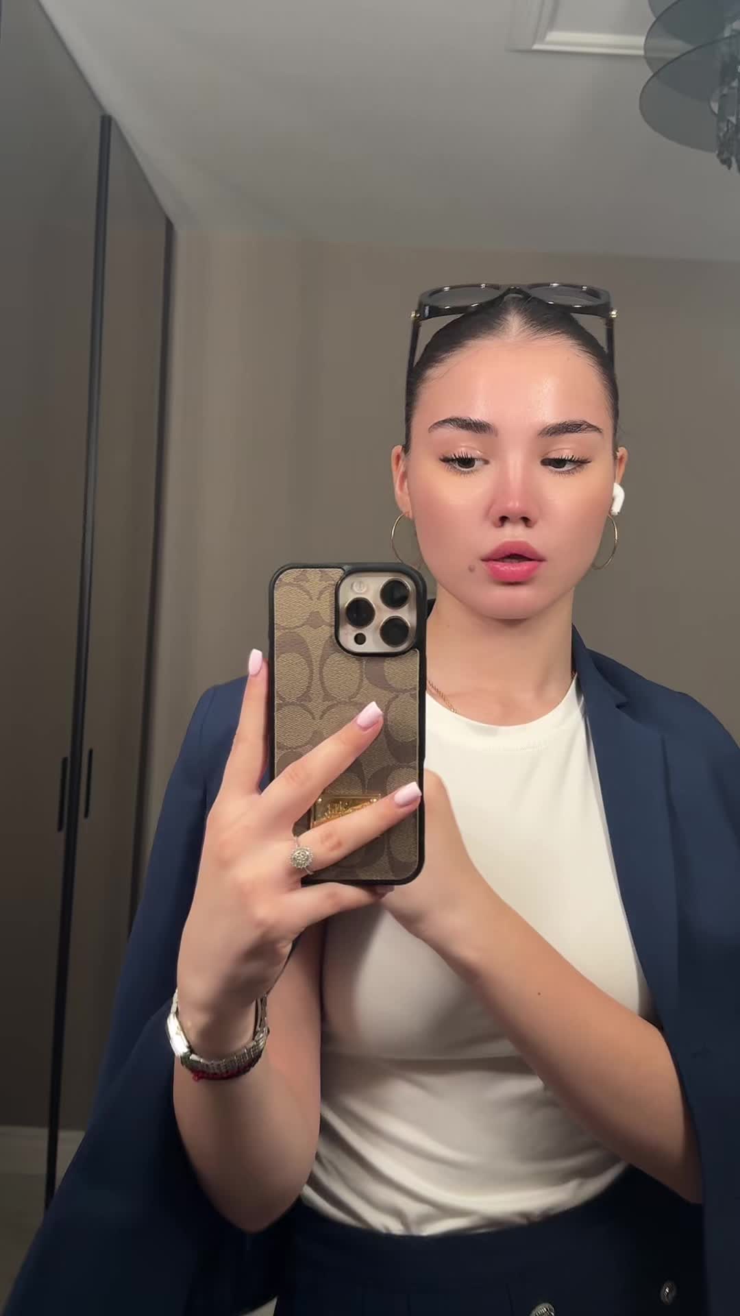 @𝒜.