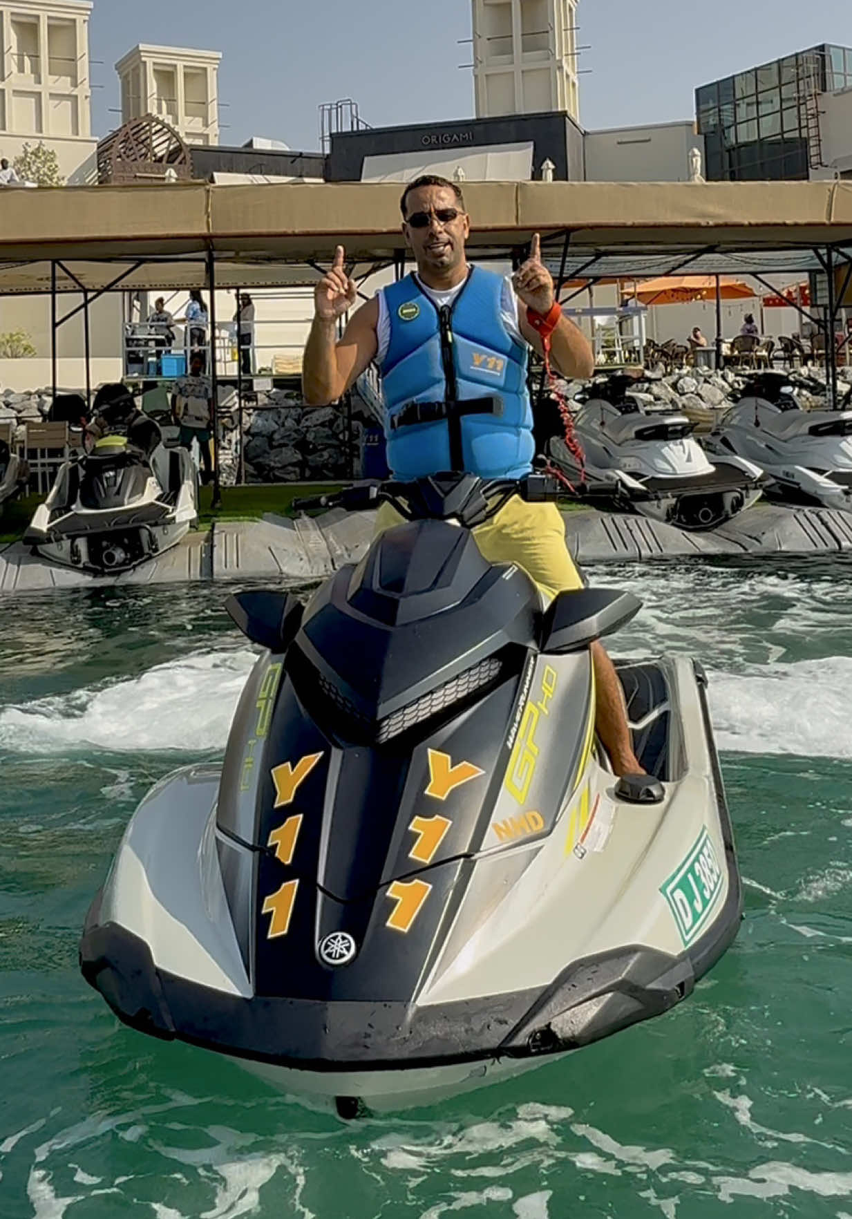 @Y11.ae