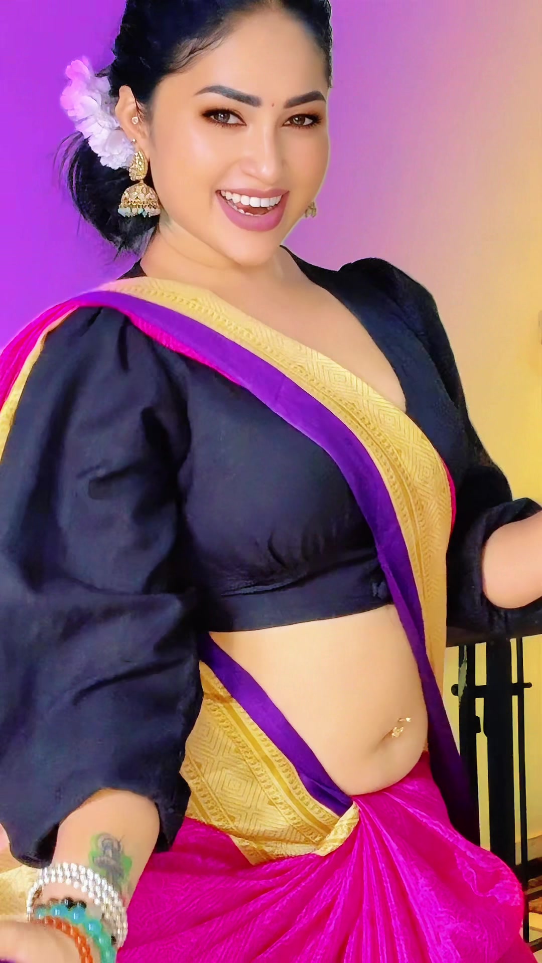 @M E E R A 🌸♌️🇱🇰
