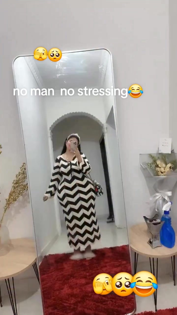 @officialqueencute🥰🤑🥂✅️