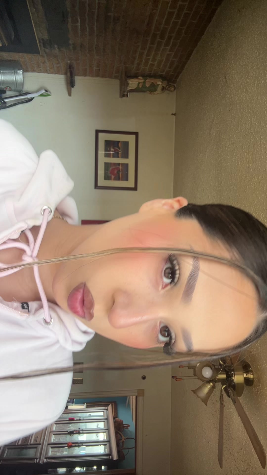 @Bella