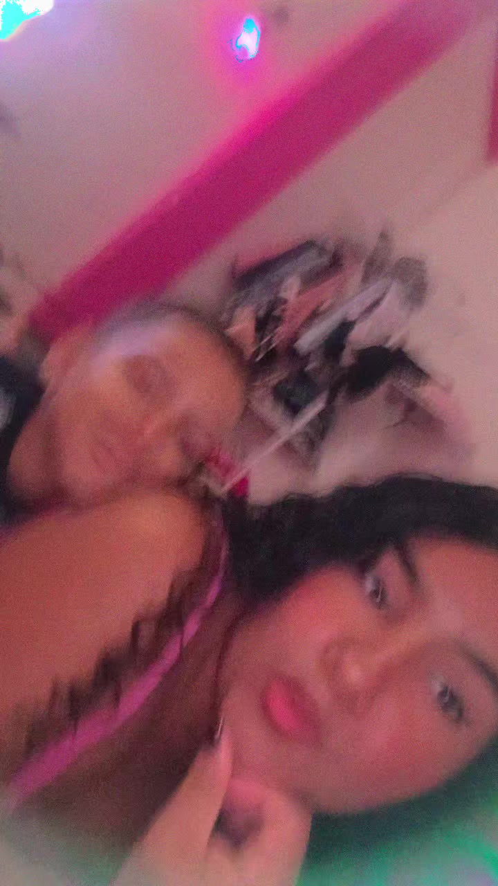 @𝓝𝓪𝓽𝓱𝓪𝓵𝔂 𝓜𝓮𝓷𝓭𝓸𝔃𝓪