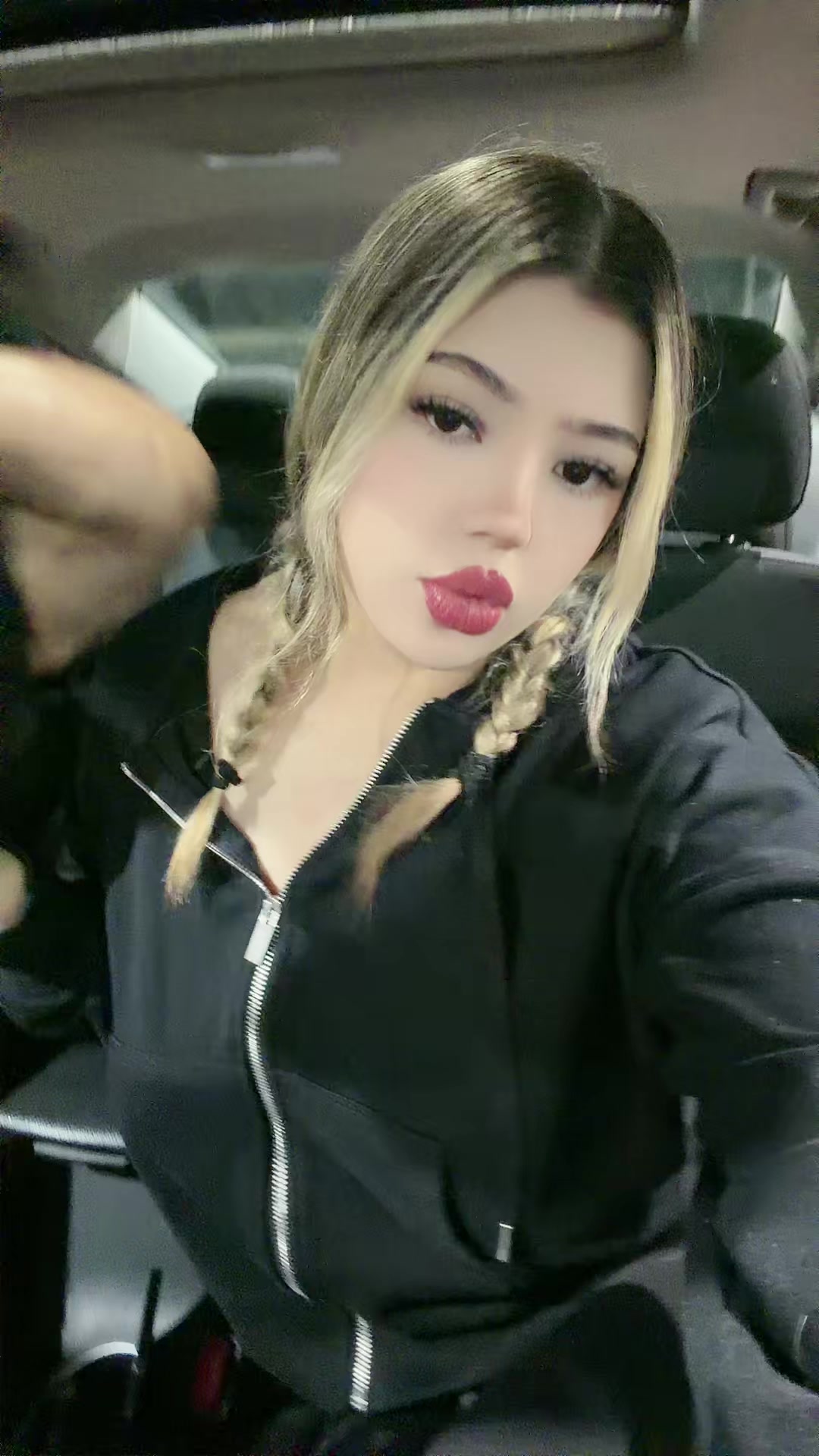 @Jenny🖤