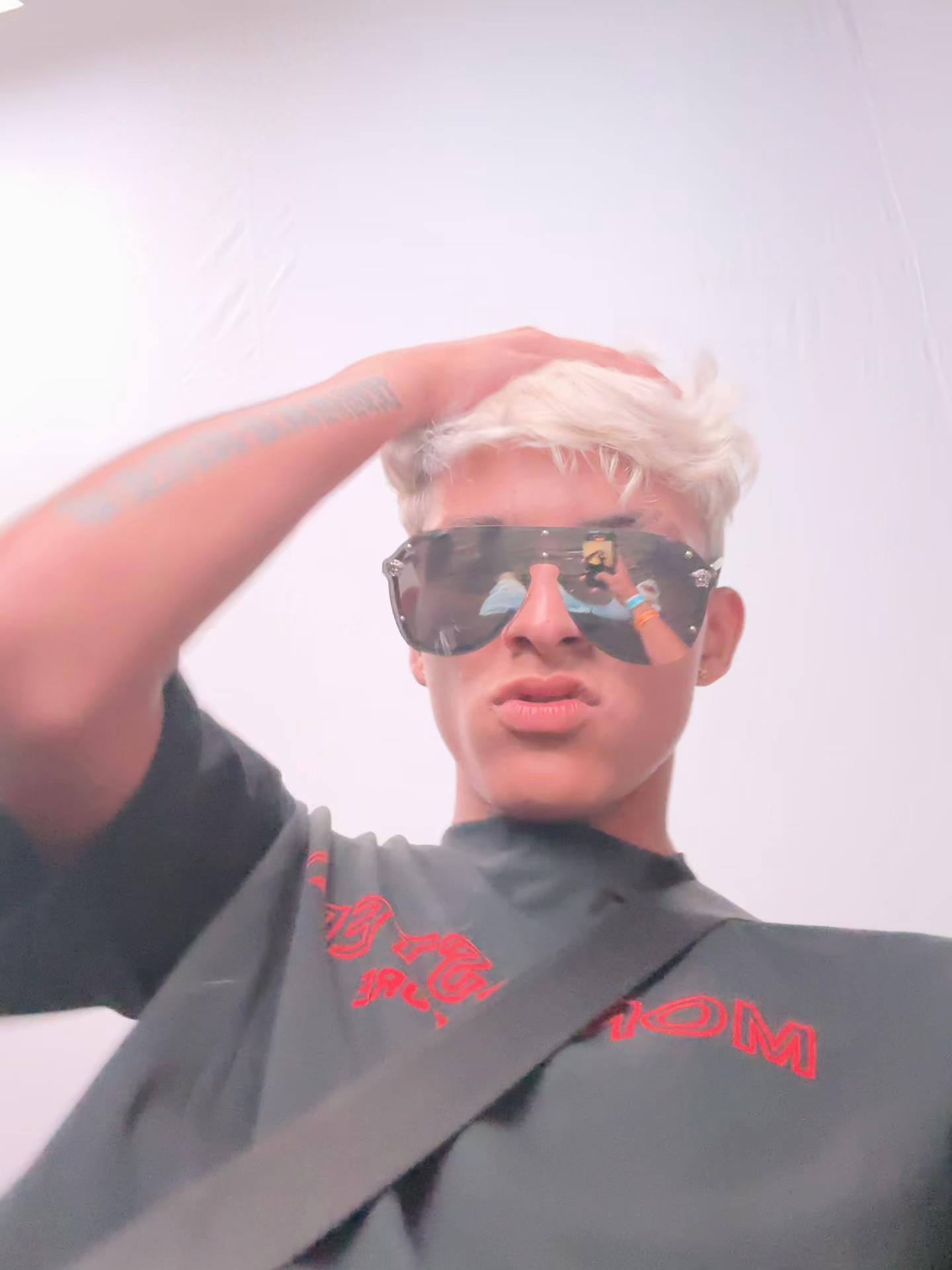 @🤴🏻⚡️
