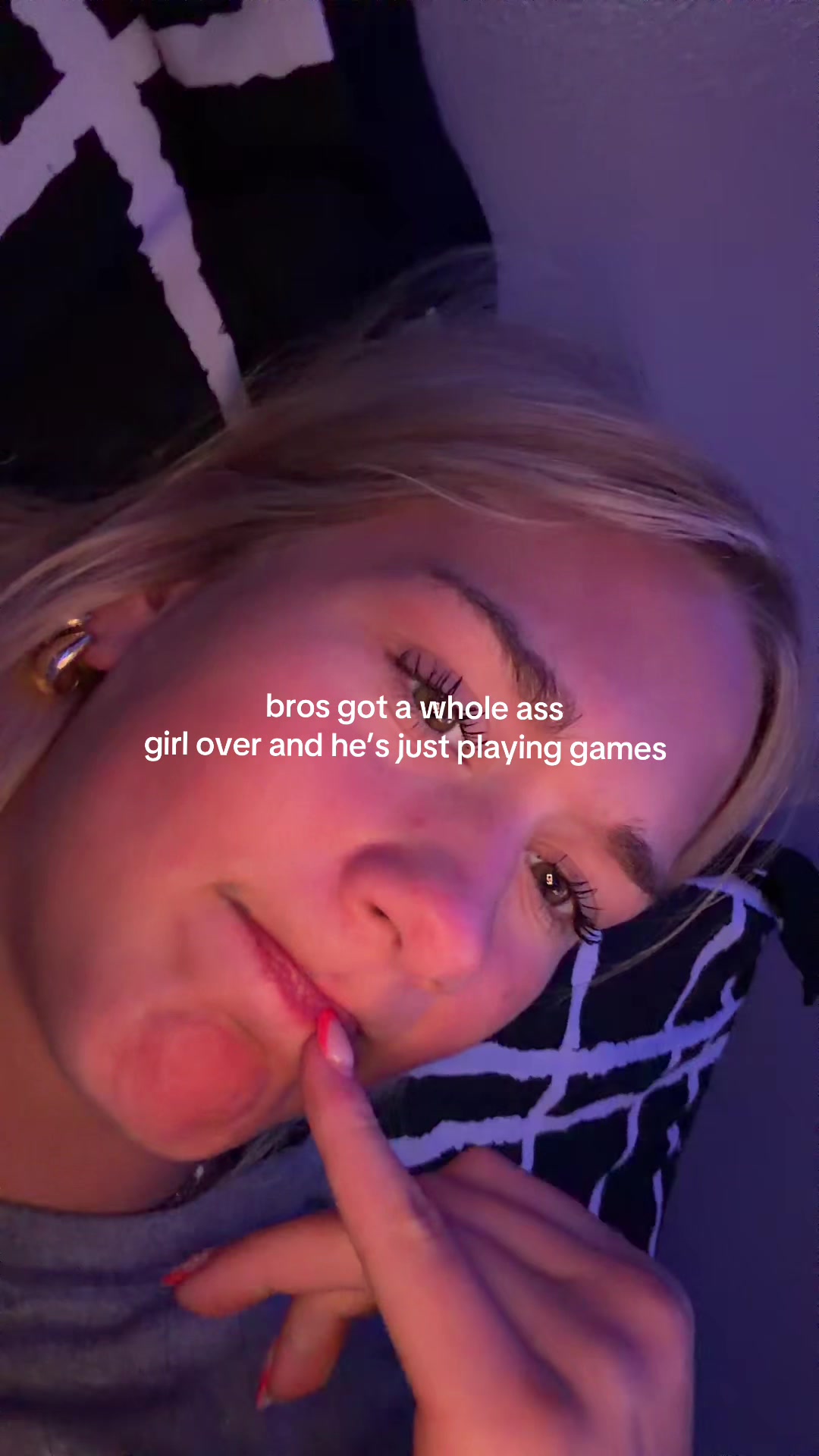 @️