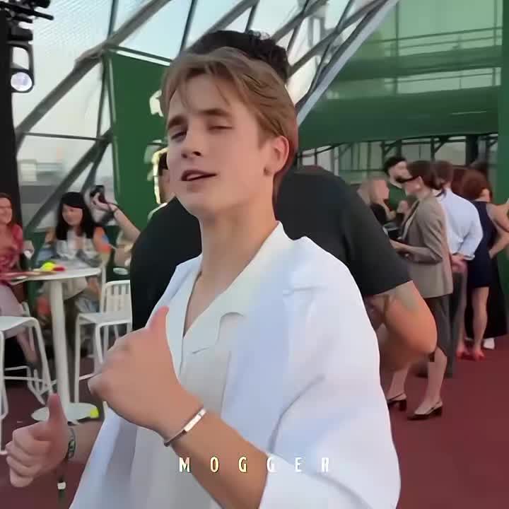 @𝙈𝙊𝙂𝙂𝙀𝙍🪽