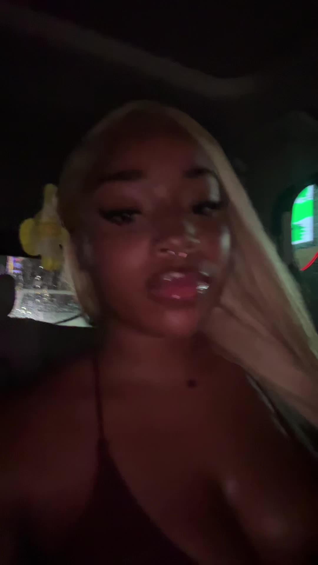 @👩🏽🦰