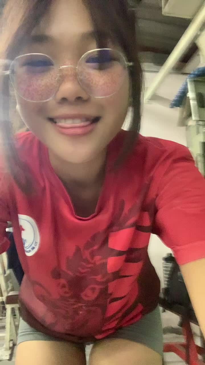 @เพื่อนเรียกเเว่นน