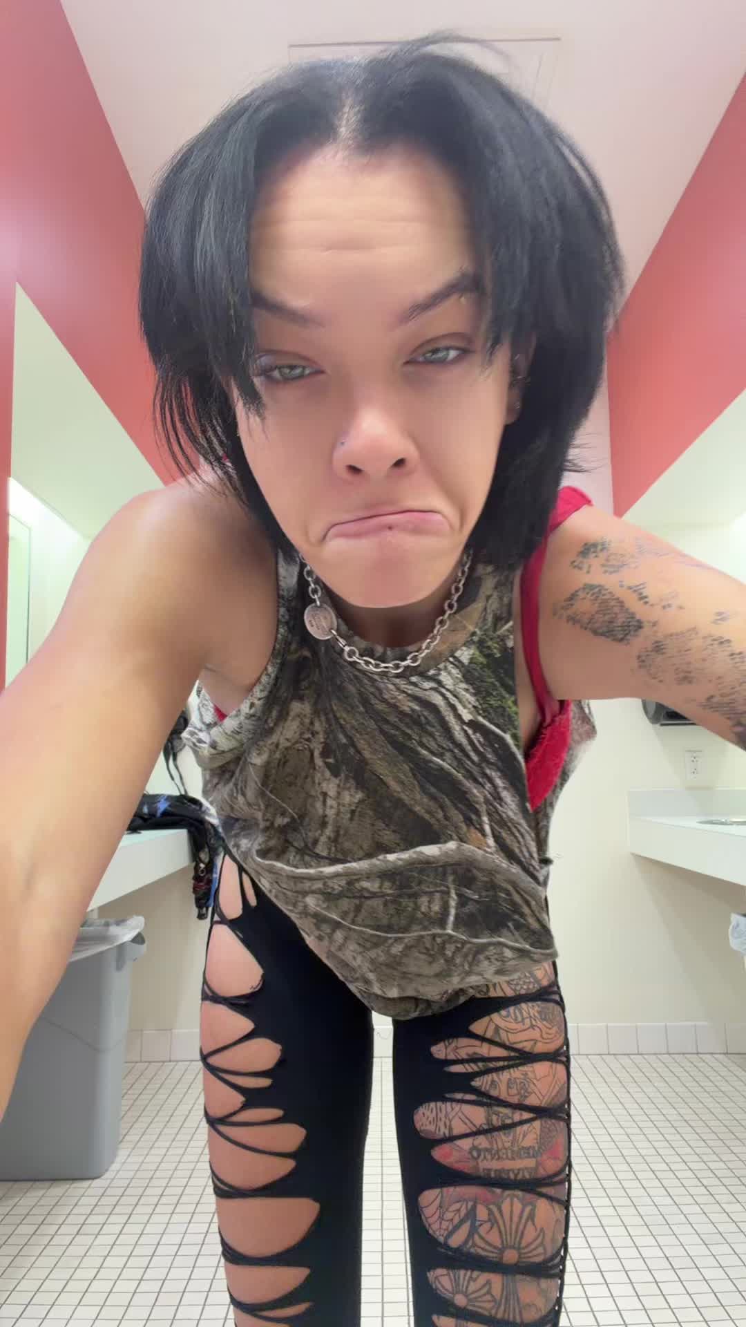 @Navadaqueen