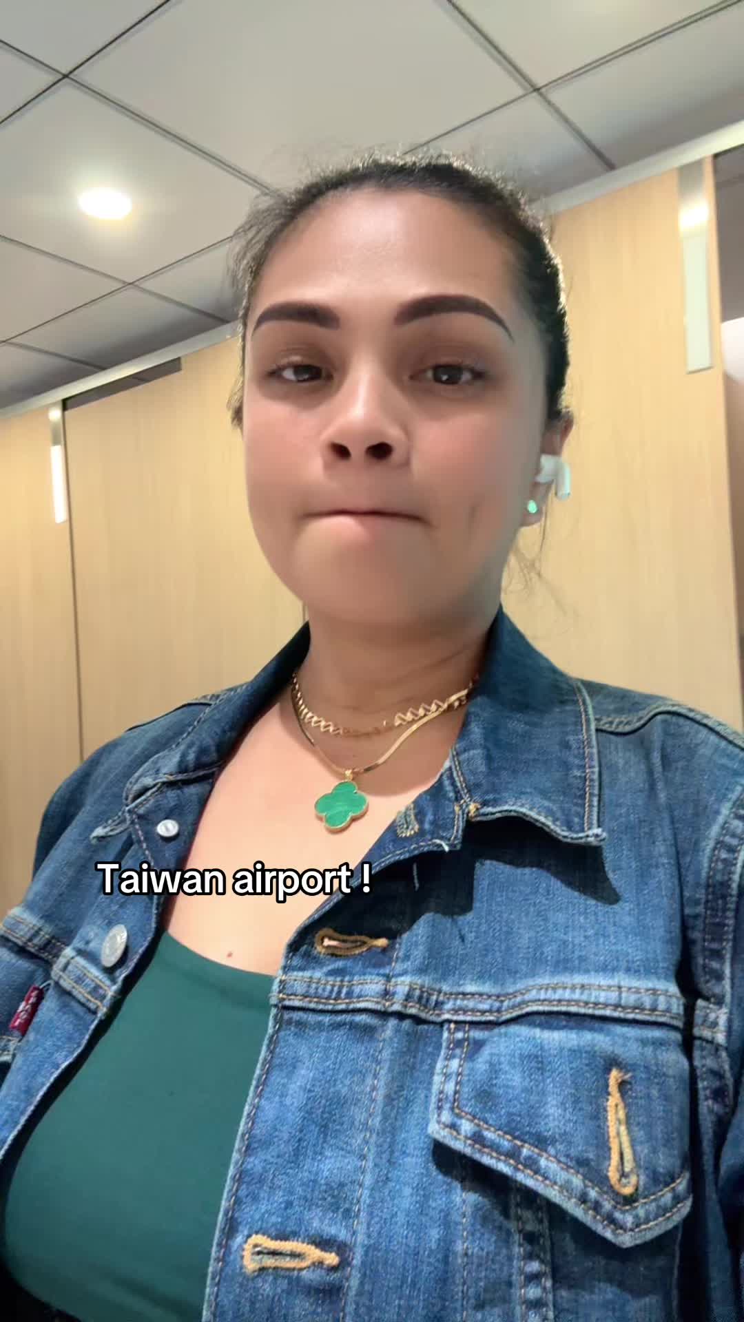 @Lola🧐