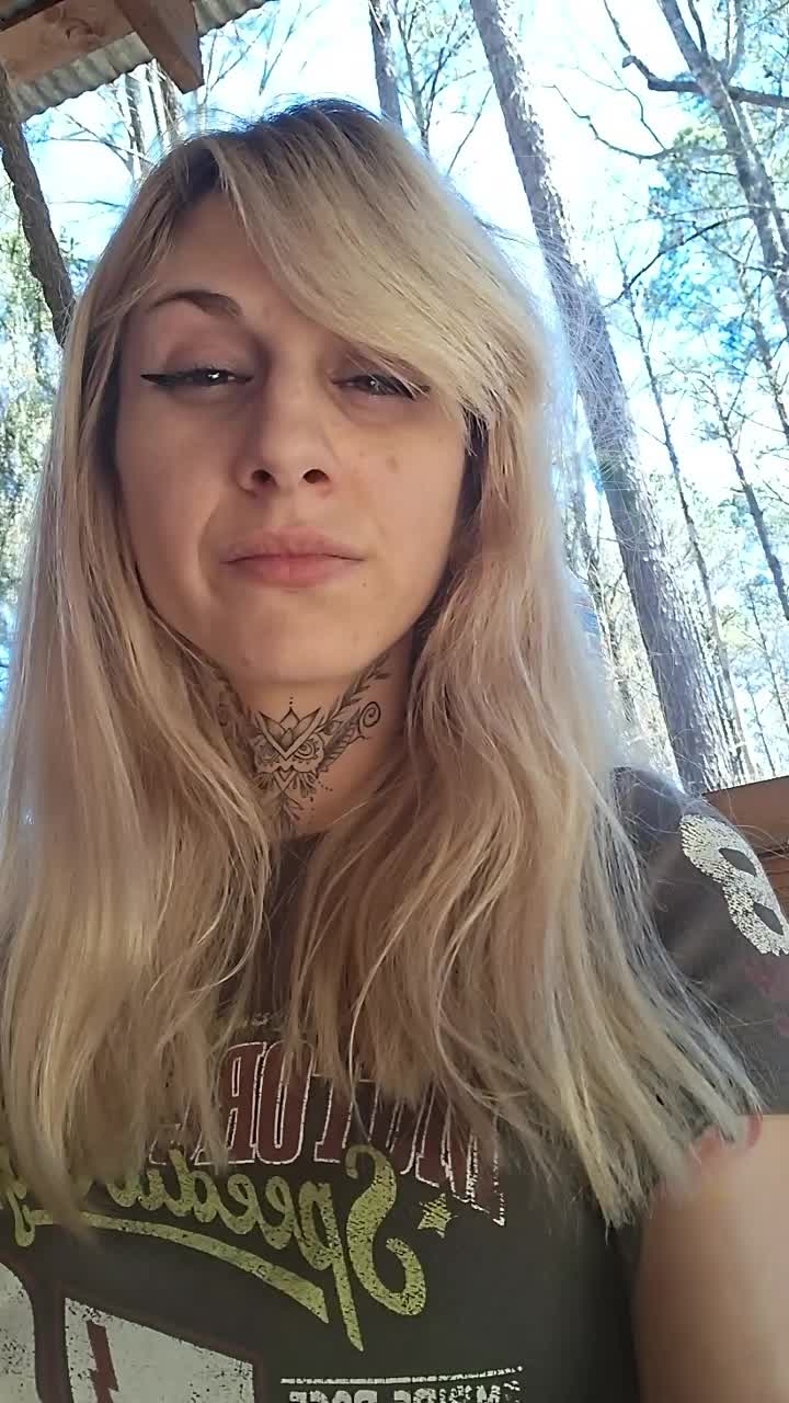 @Smokeyybarbie420