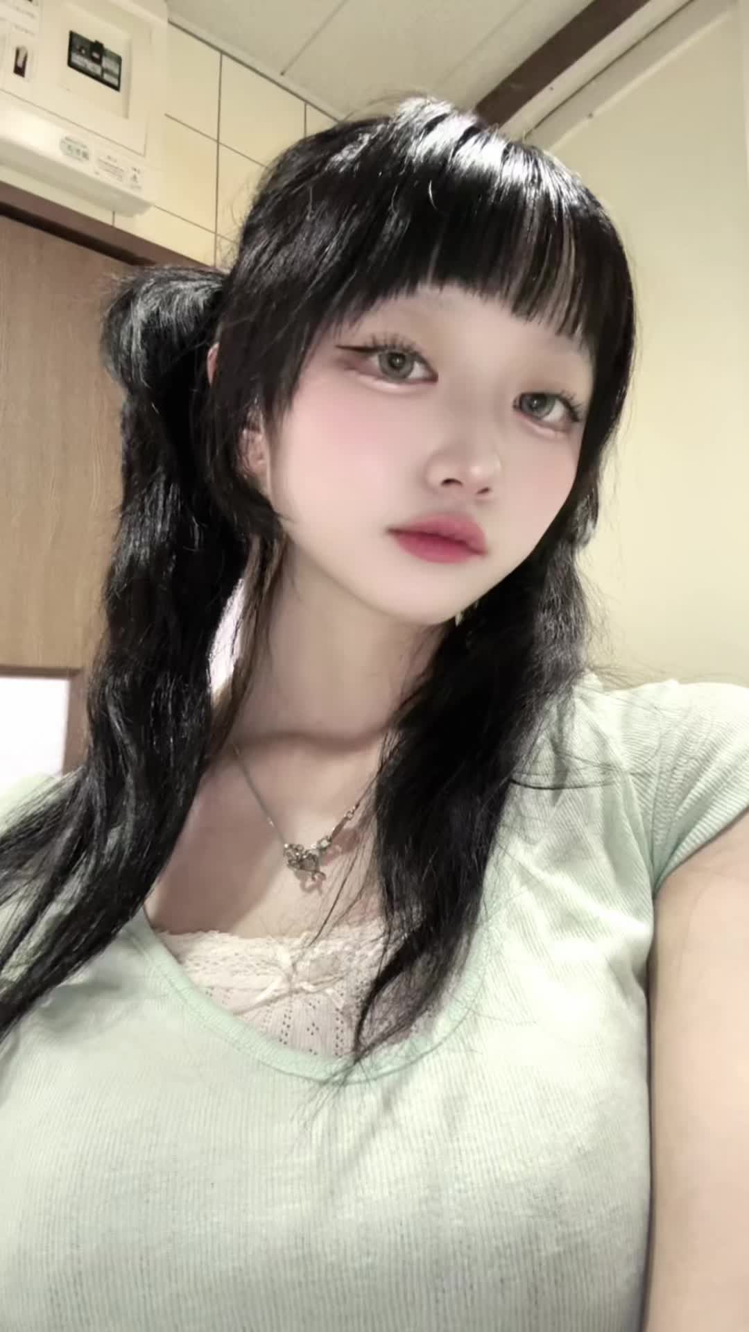 @か
