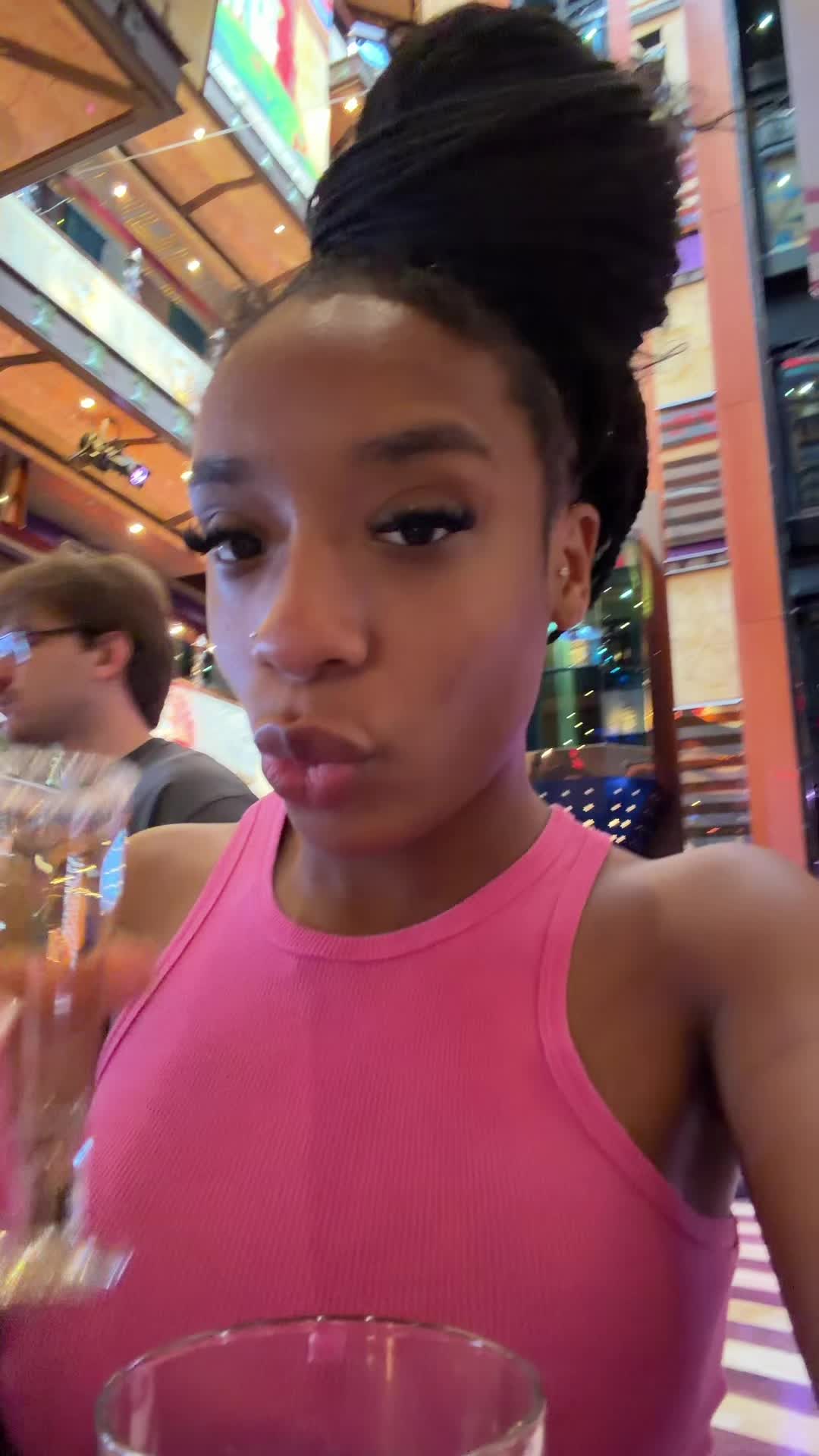 @riahnicole