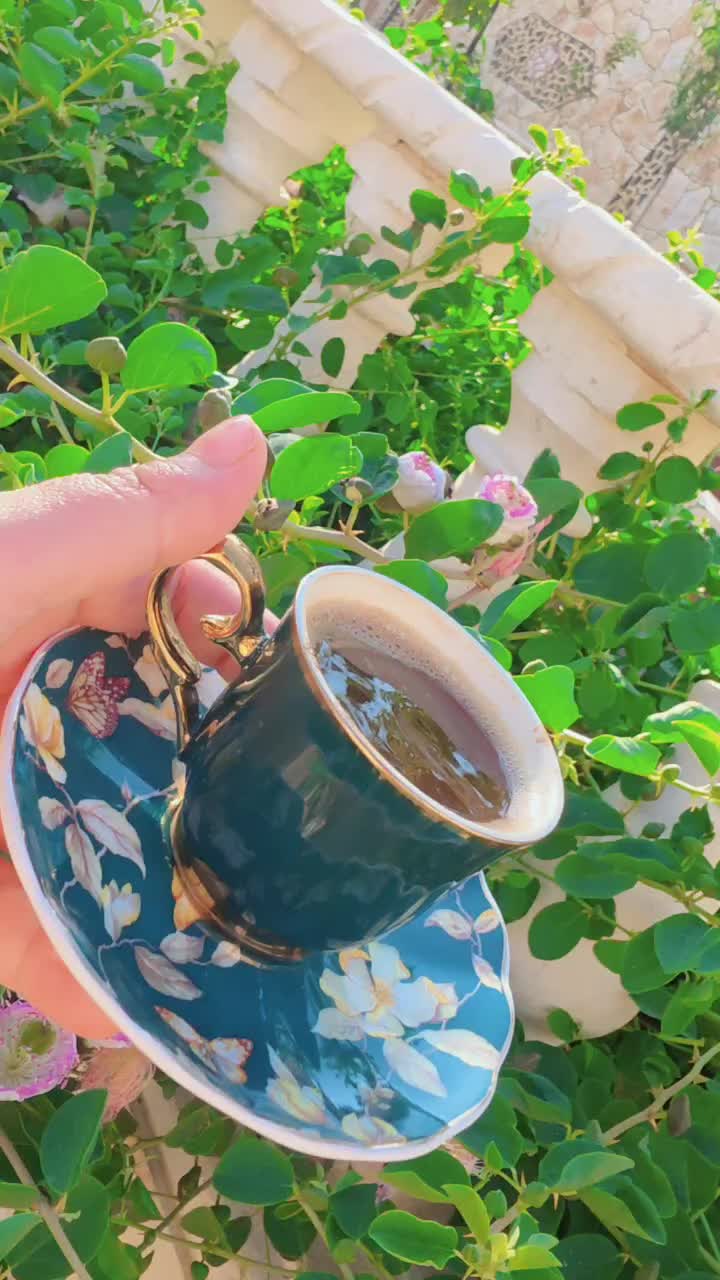 @حْوْرْ آلْعْيْنْ.