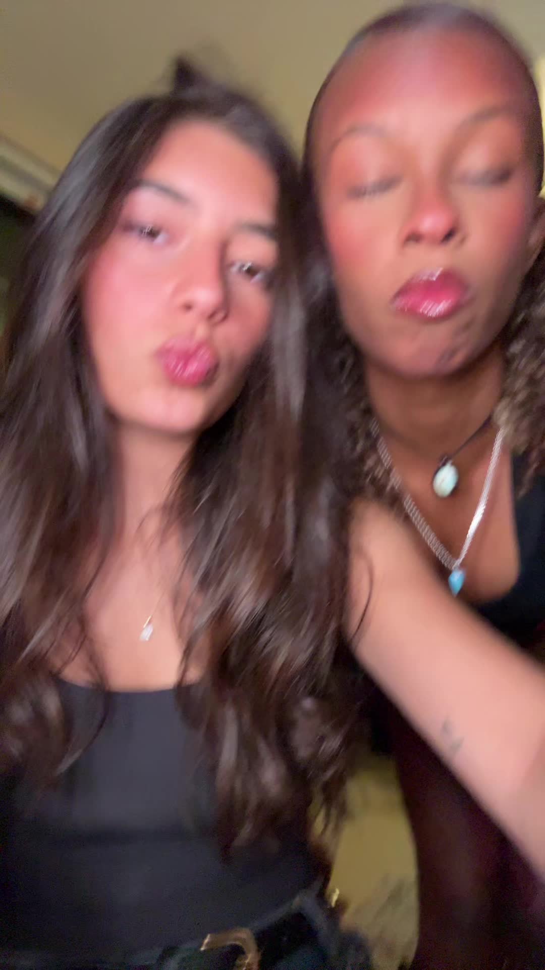 @livlovelaughe