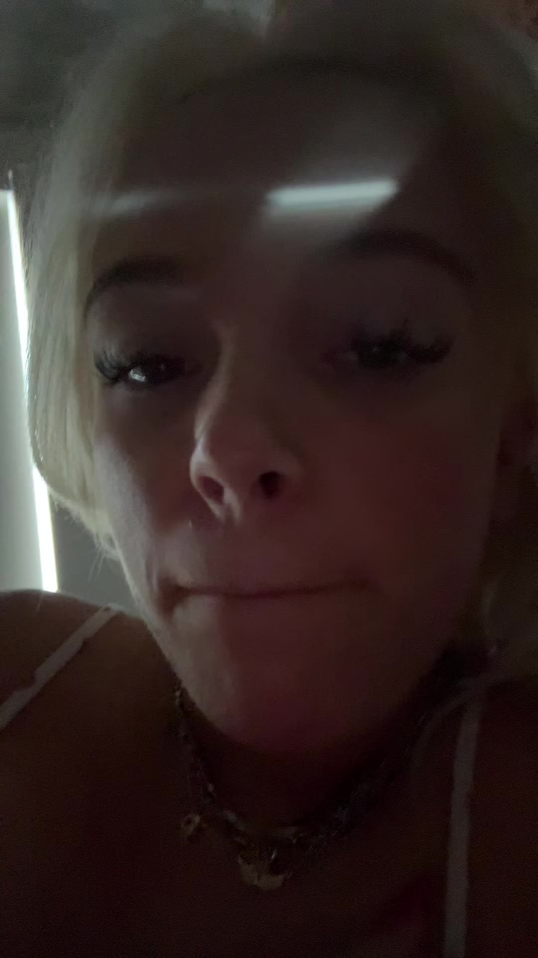 @whitneyagar2