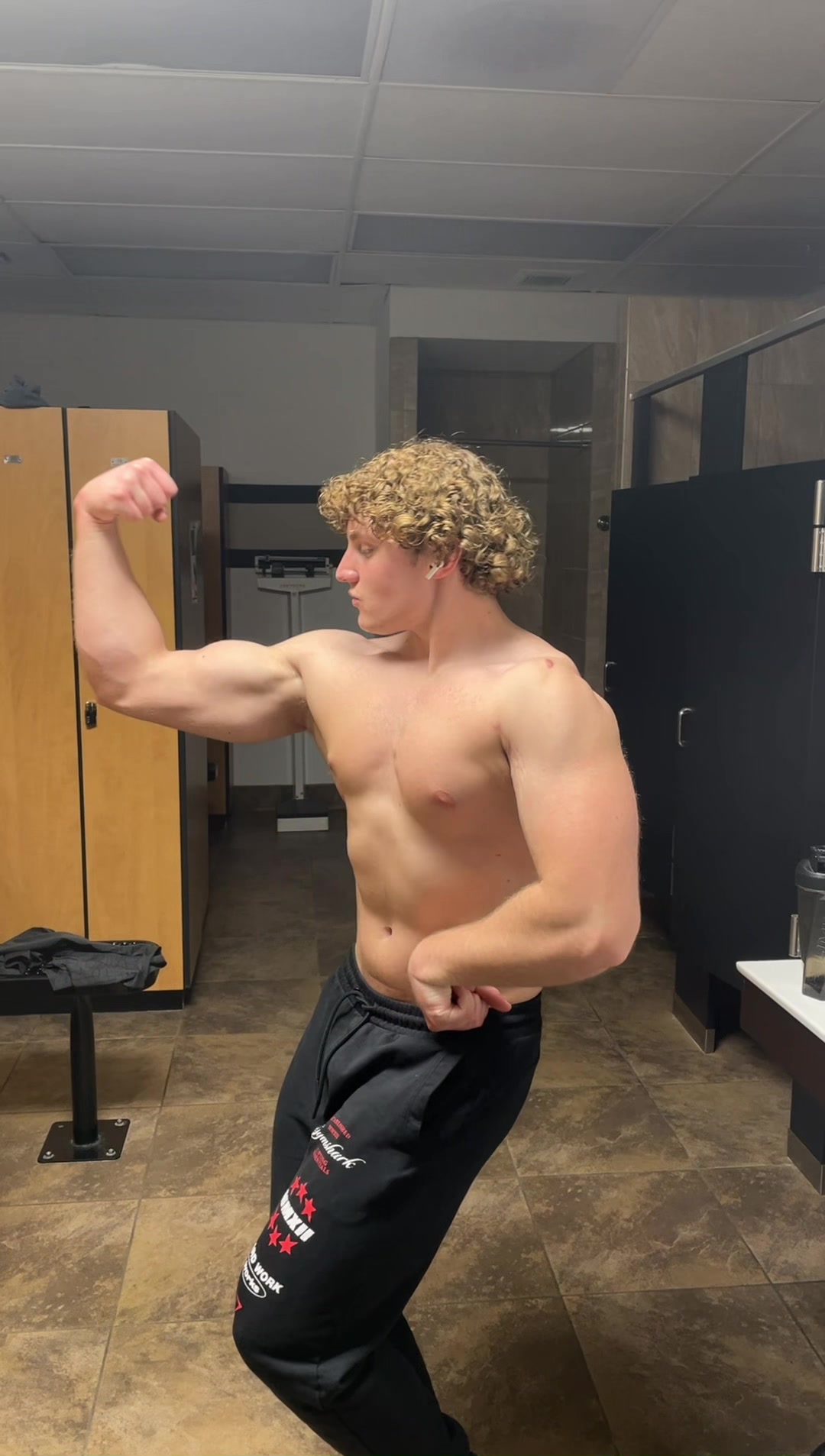 @aaroncombel855