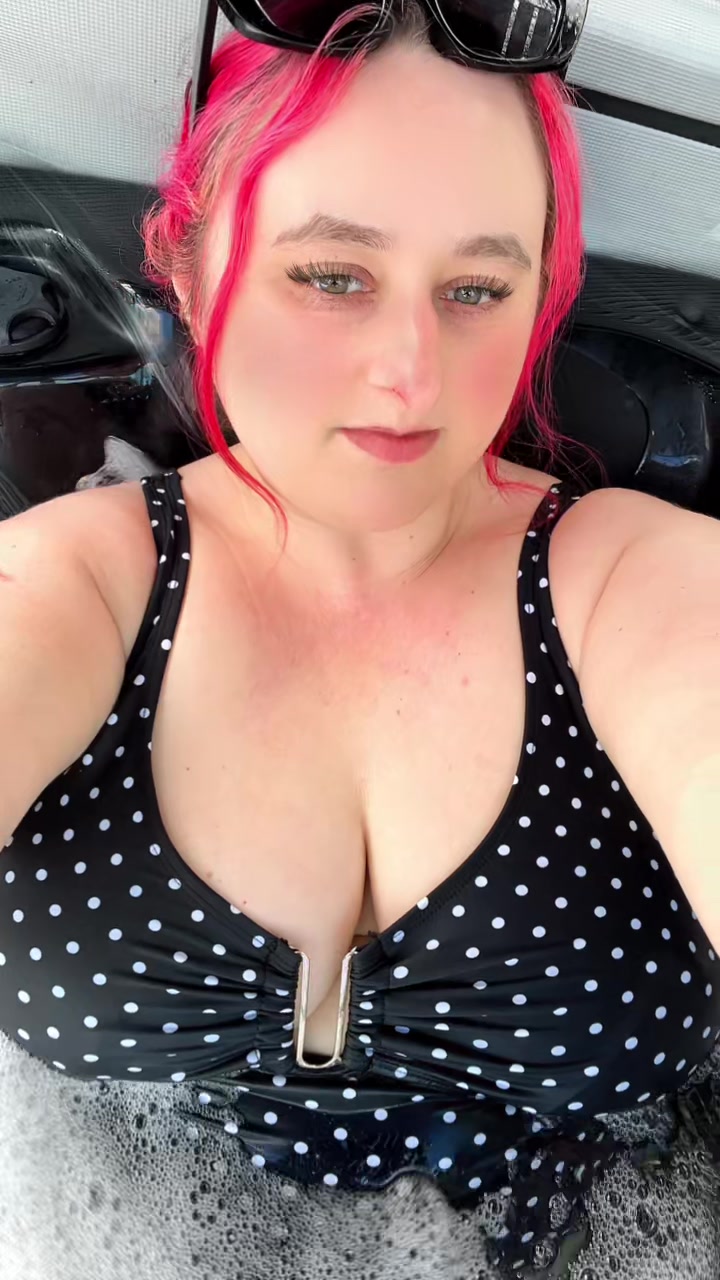 @MissBombshellBettie