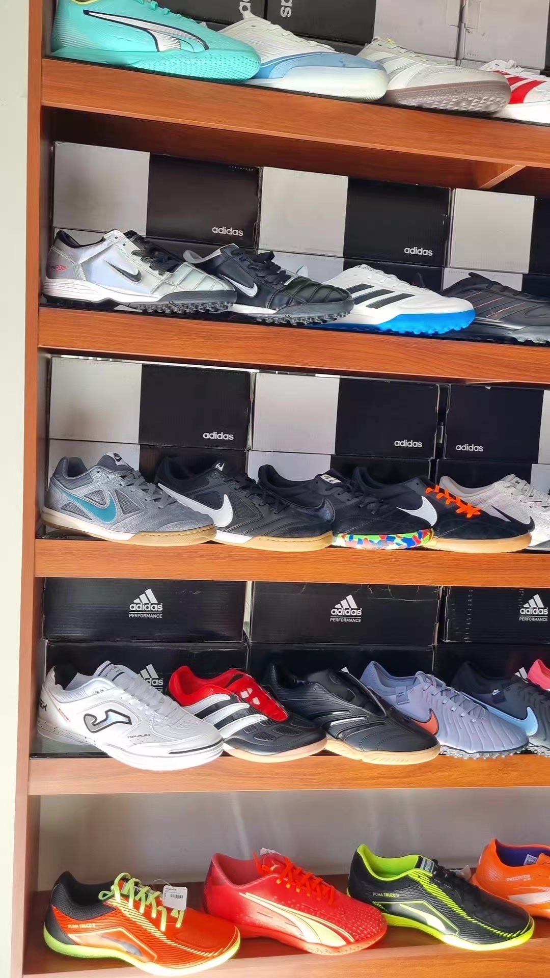 @Solo Sneakers
