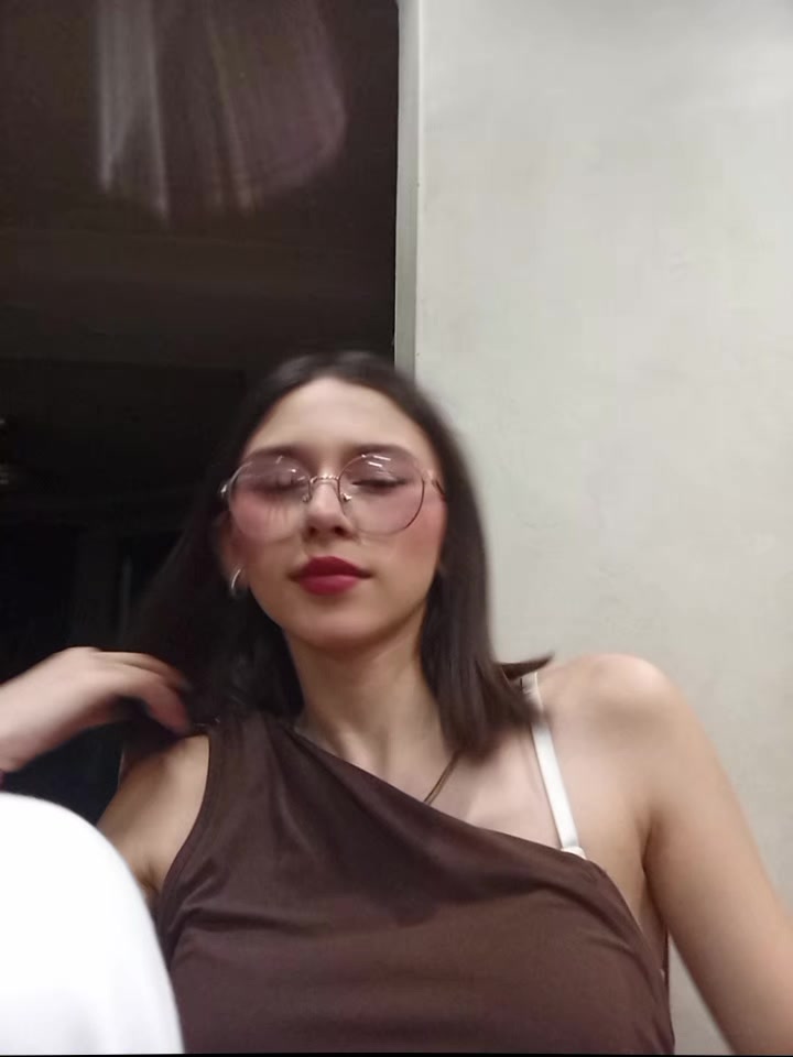 @renata_