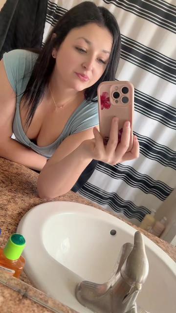 @Haley 💕 🖤〽️