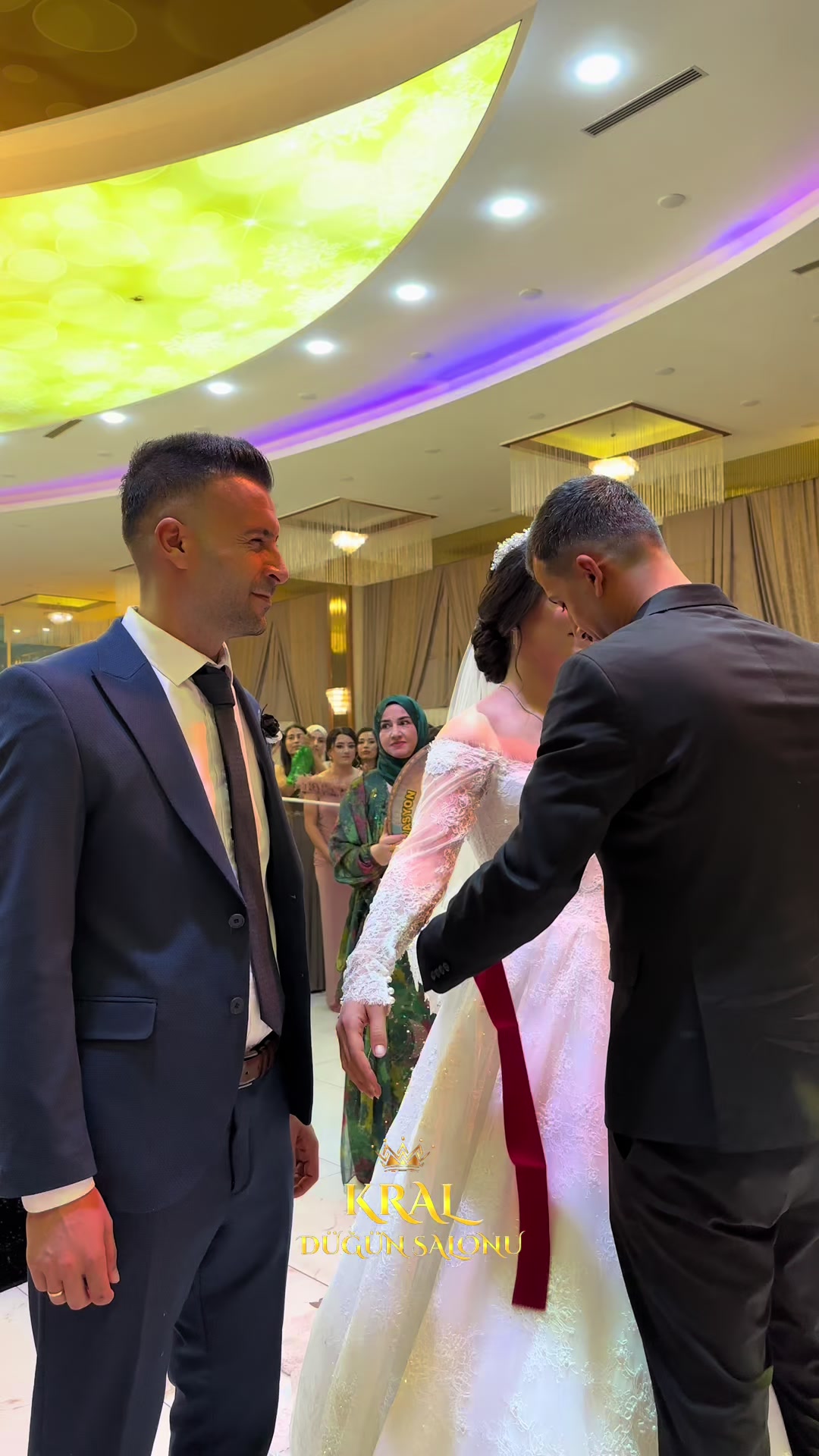 @KRAL D&Uuml;Ğ&Uuml;N SALONU