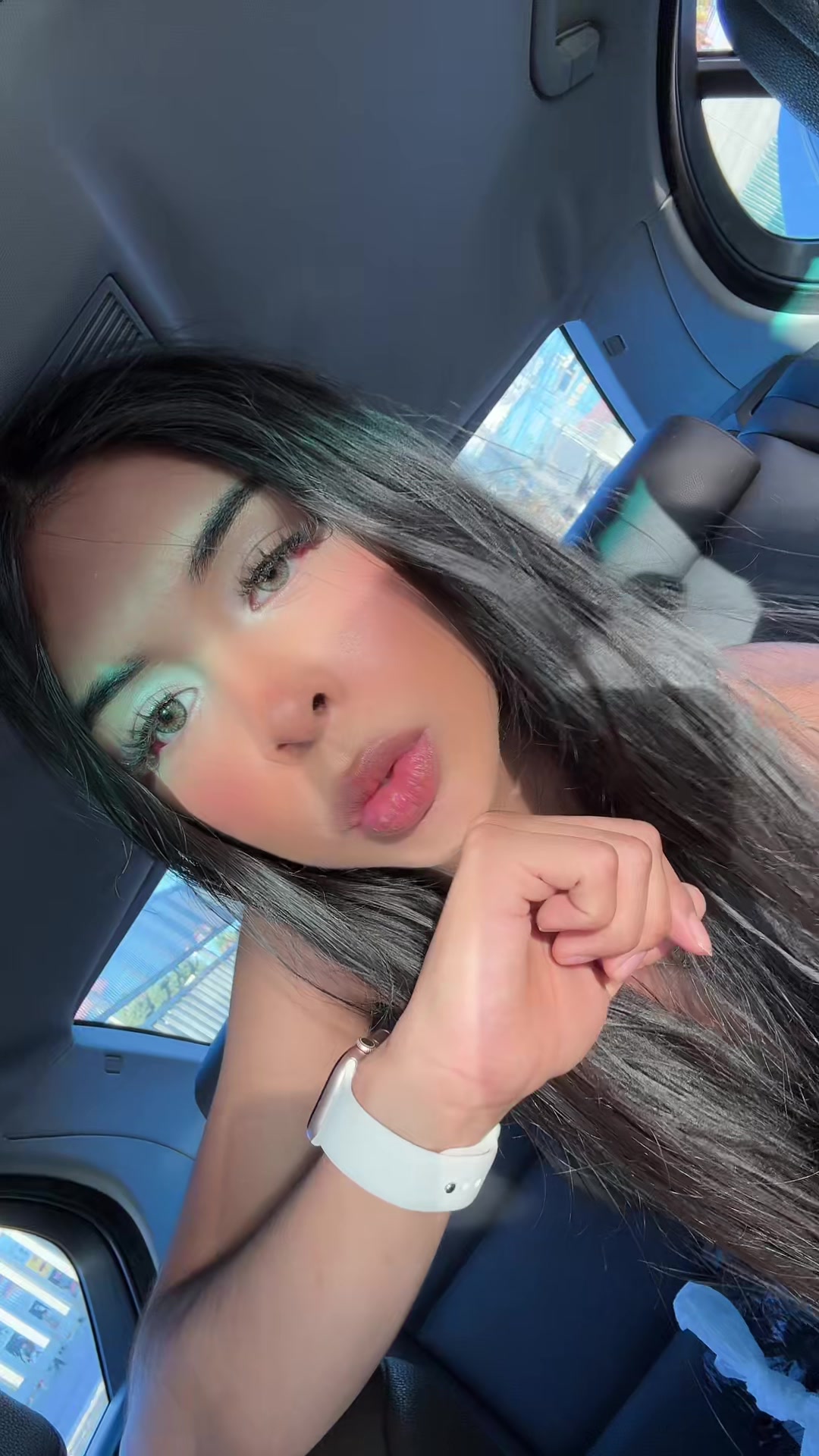 @Cami_