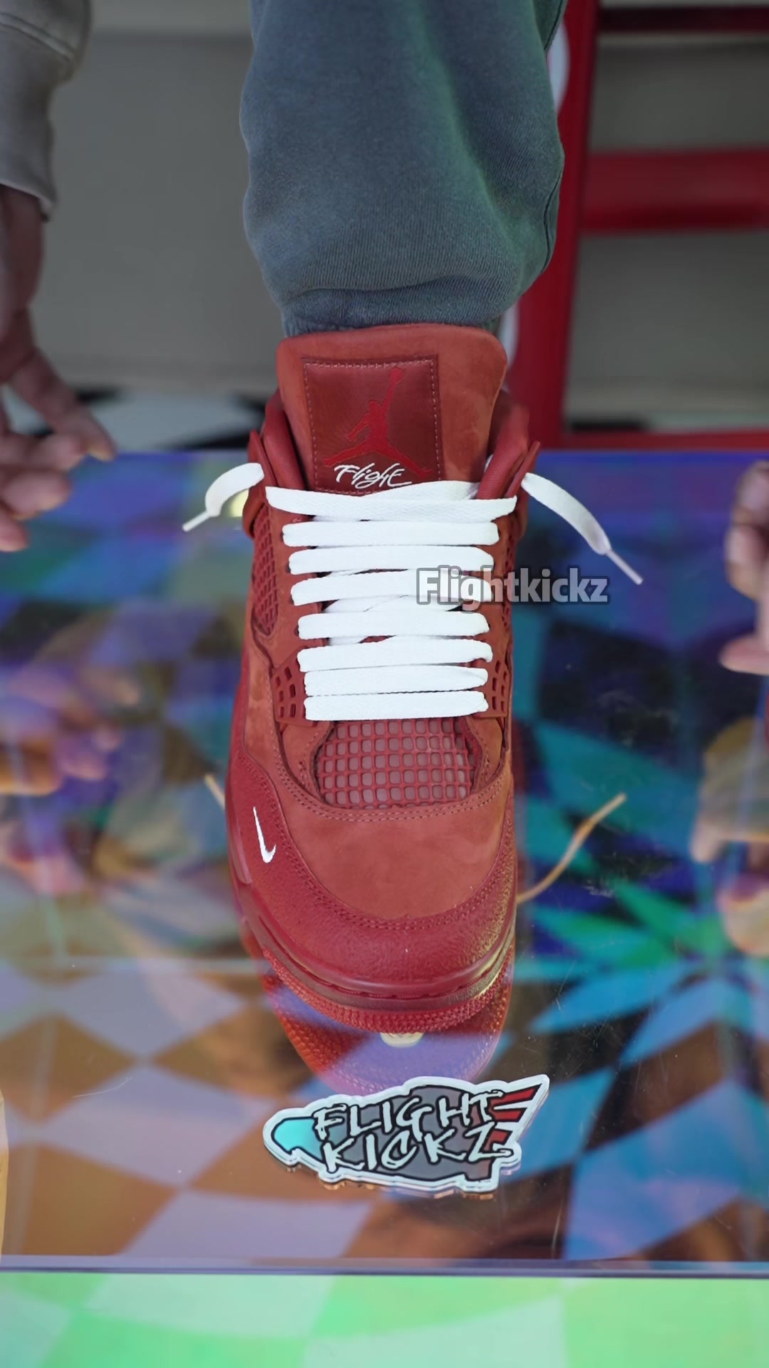 @Lacedsneaker