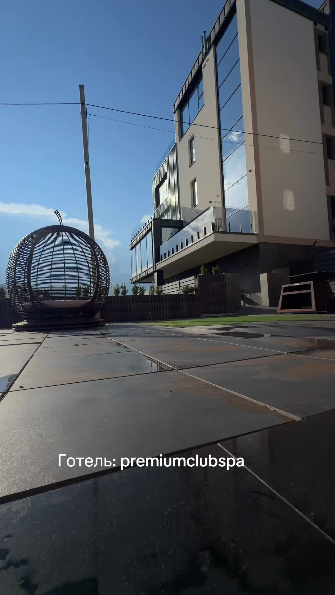 @lanapogrebniak