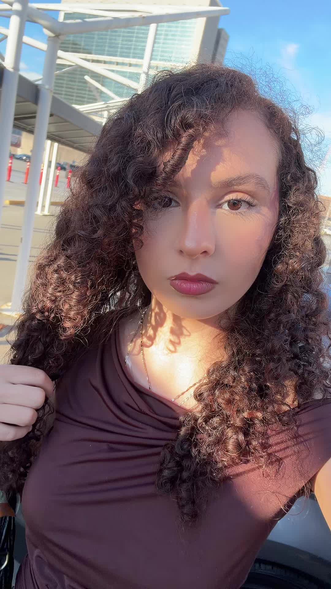 @carolinegarzaaa