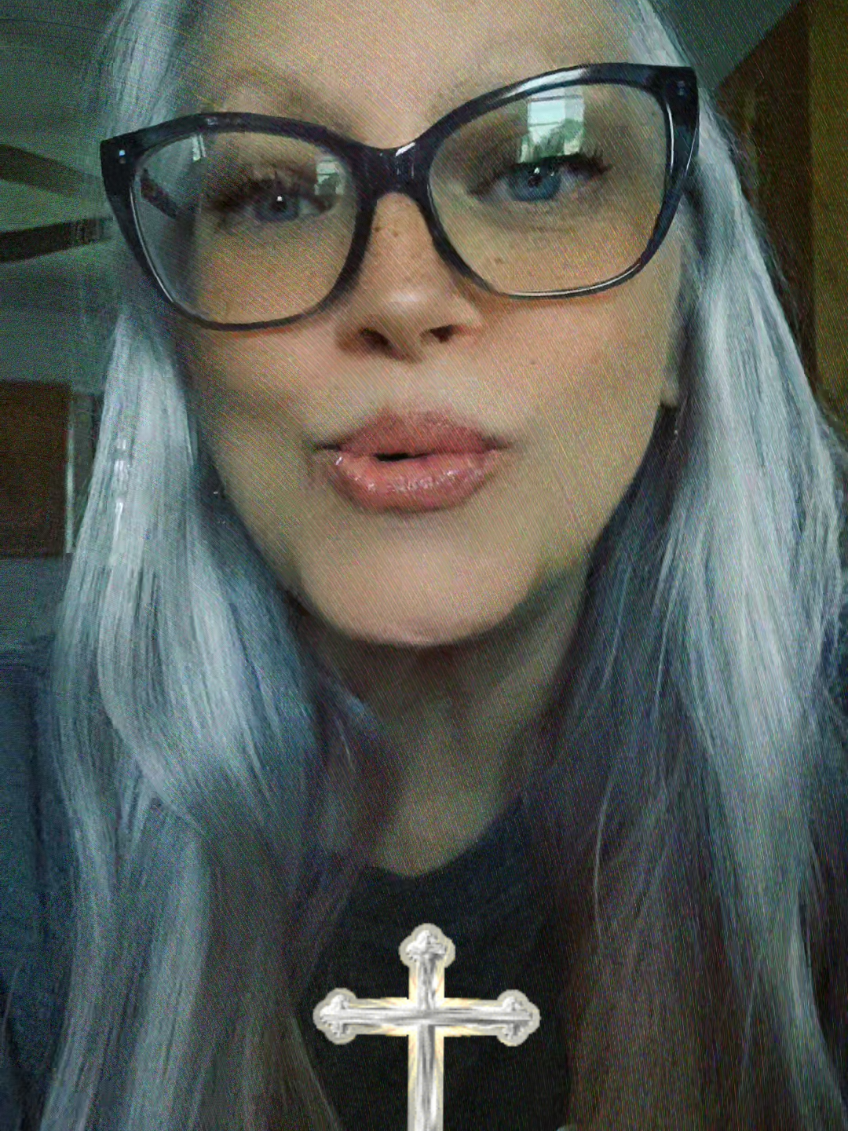 @Vikki_Tkn⬆️My✝️nFllwnJesus