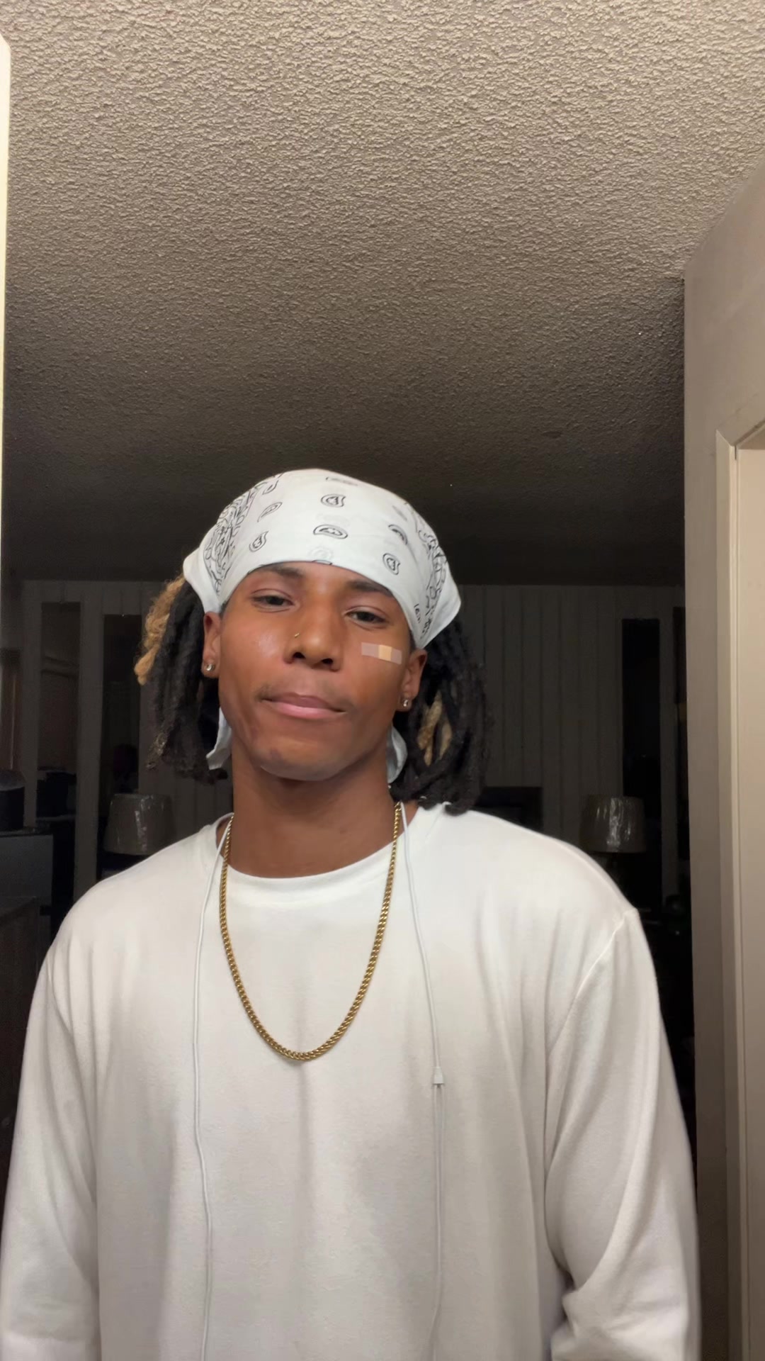 @⃟