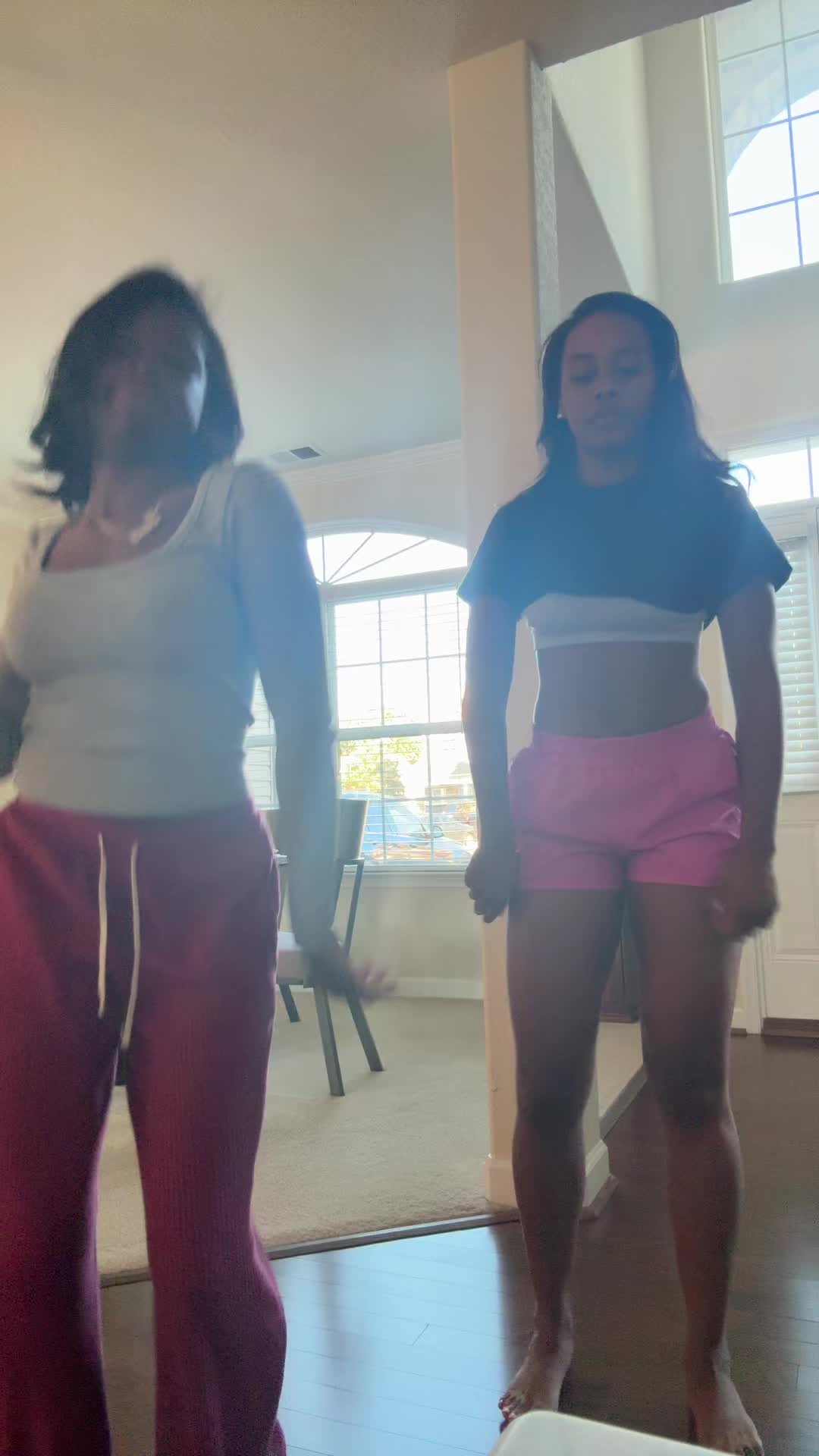 @🦄