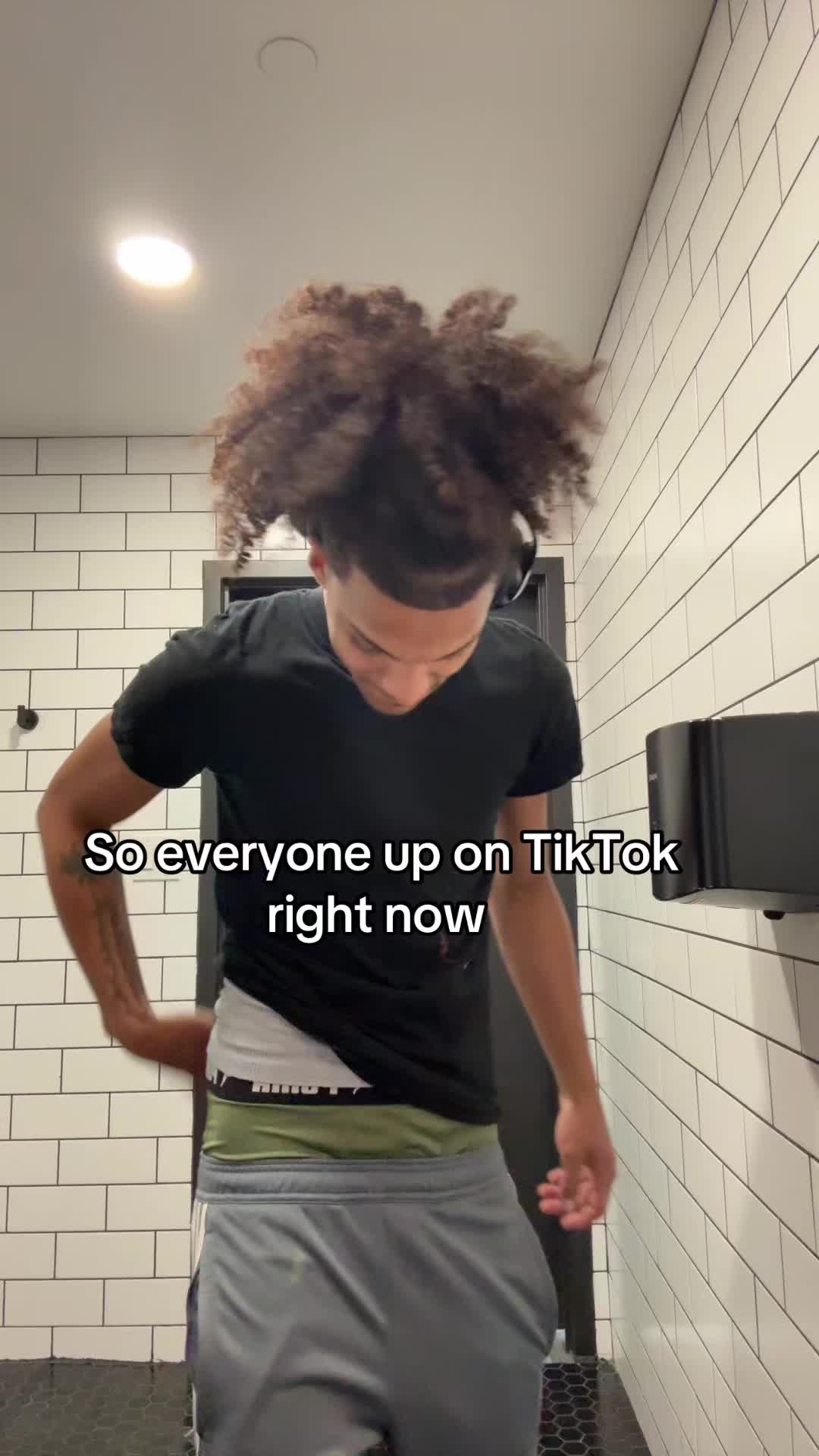 @astackzzz_