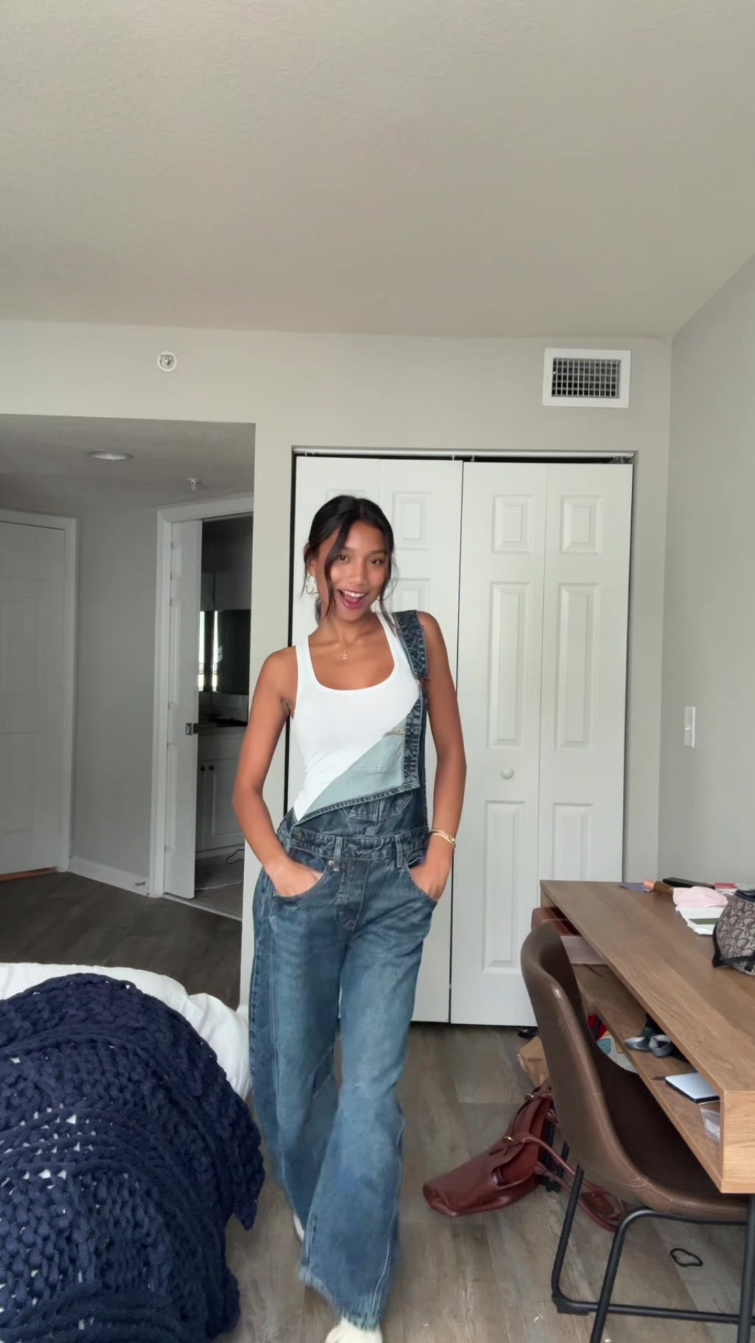 @larasantaines