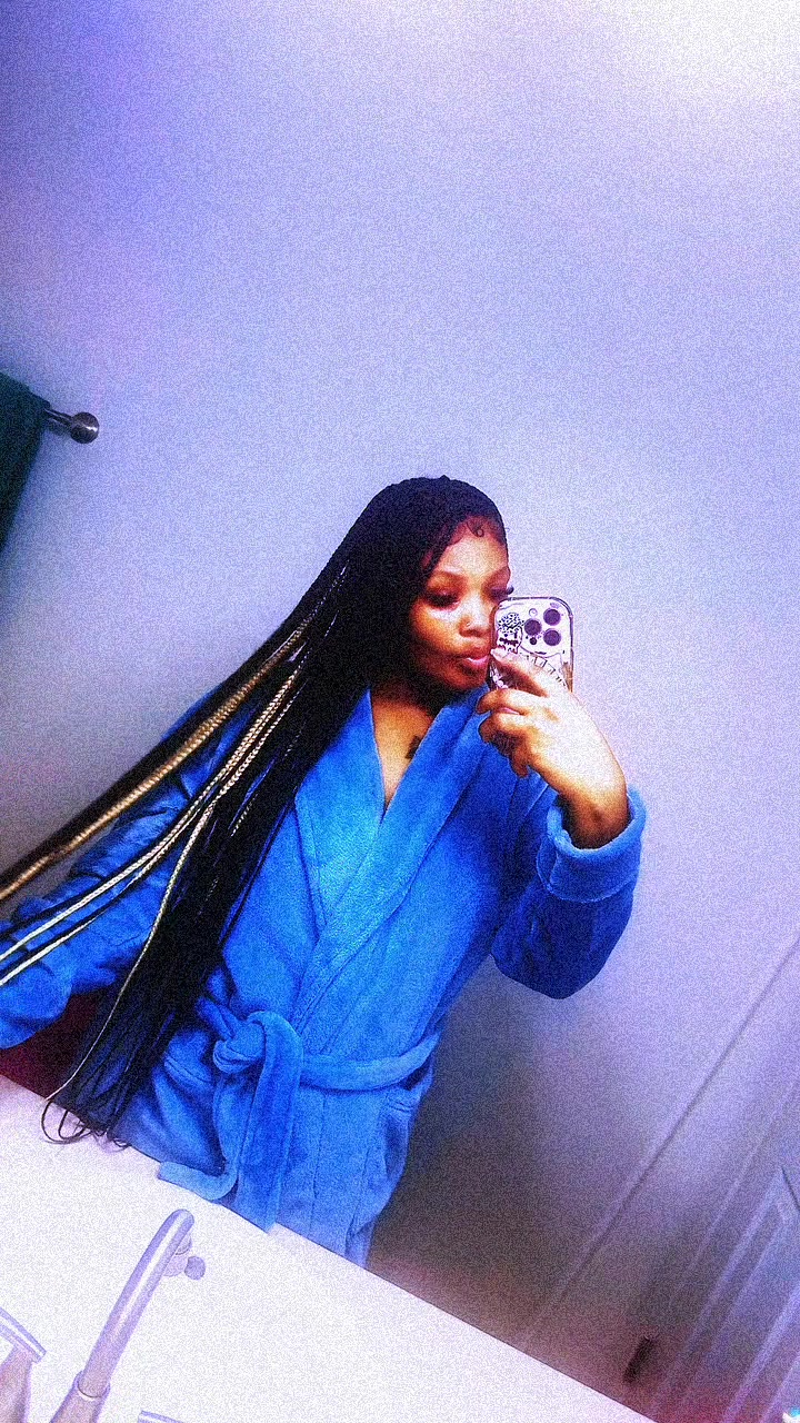 @_.GirlBratt