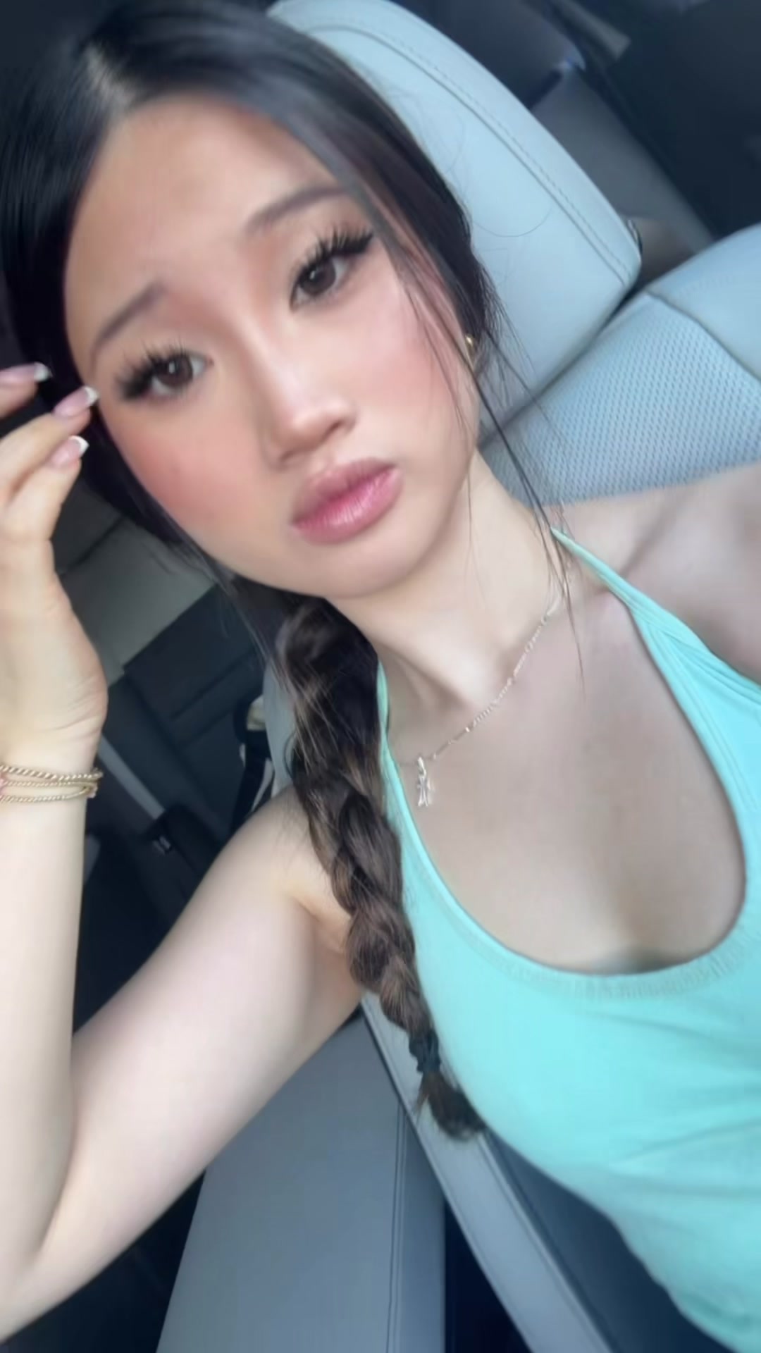 @isaqella